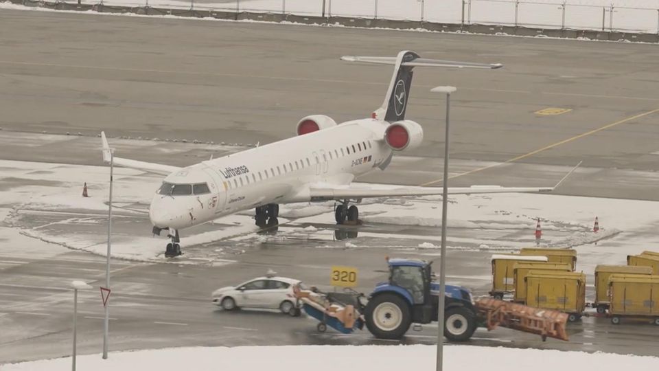 Flugzeug auf Rollfeld
