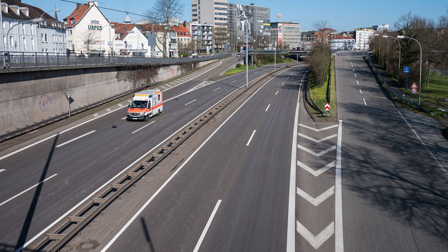 Die Autobahn GmbH plant eine Sanierung der A620 über insgesamt rund 13 Kilometer (Archivbild) Foto: Oliver Dietze/dpa