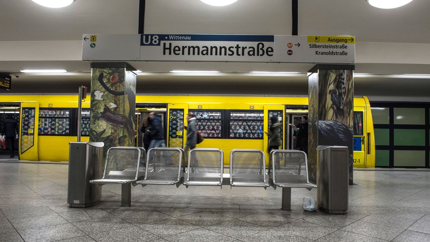 Gewaltkriminalität: Mann wird von Jugendlichen Bahnhofstreppe heruntergetreten