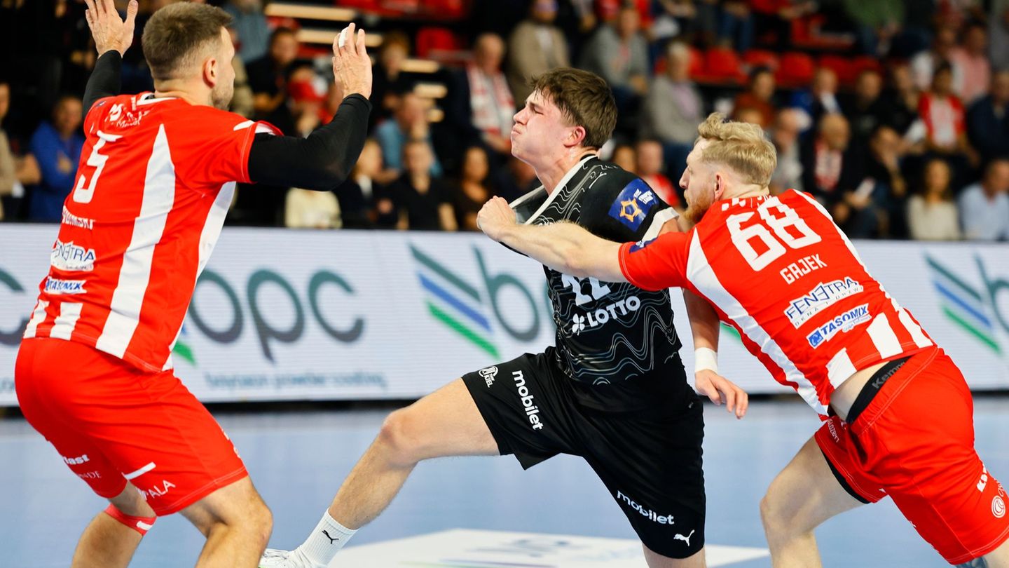 Rasmus Ankermann (M) bleibt bis 2030 THW Kiel. (Archivbild) Foto: Tomasz Wojtasik/PAP/dpa