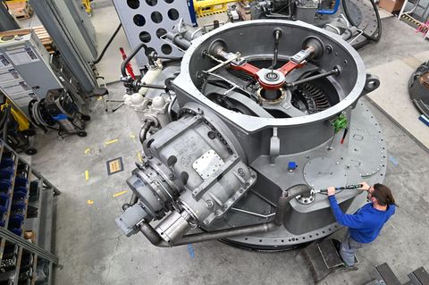 Die Unternehmen in Deutschland sind zufriedener mit ihren aktuellen Geschäften. (Archivbild) Foto: Bernd Weißbrod/dpa