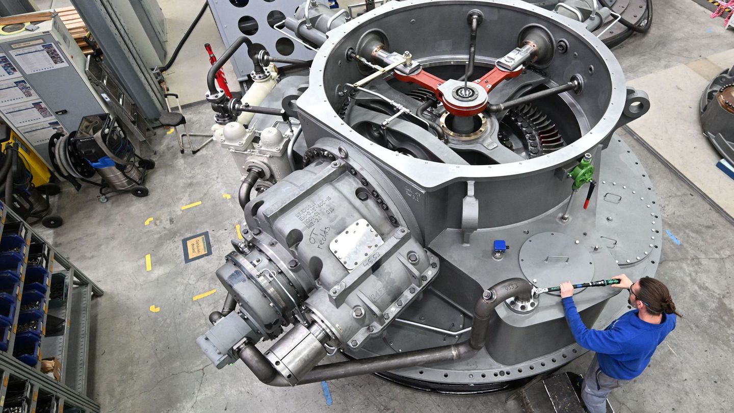 Die Unternehmen in Deutschland sind zufriedener mit ihren aktuellen Geschäften. (Archivbild) Foto: Bernd Weißbrod/dpa