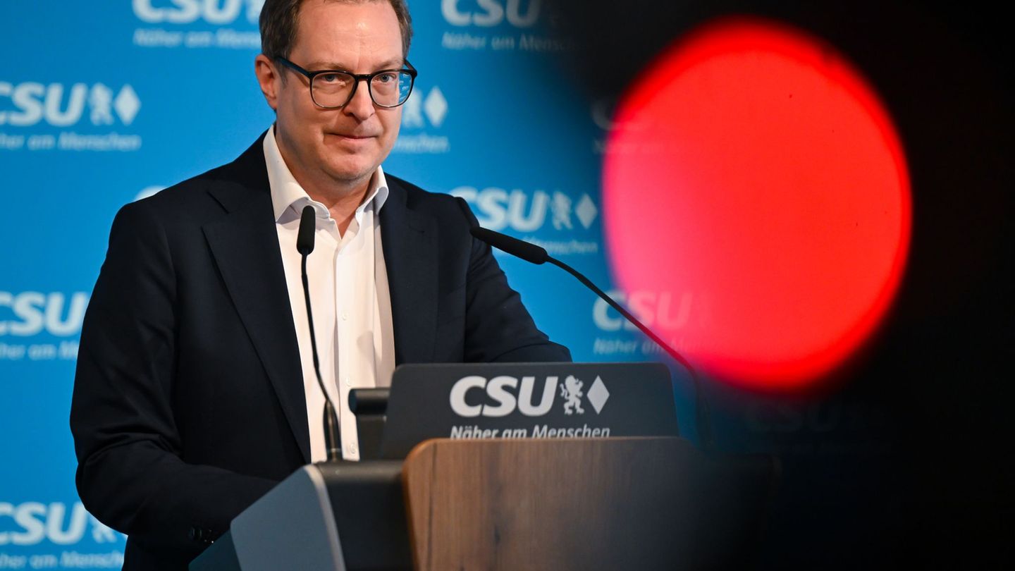 Die CSU bremst bei einem möglichen Social-Media-Verbot. Foto: Sven Hoppe/dpa