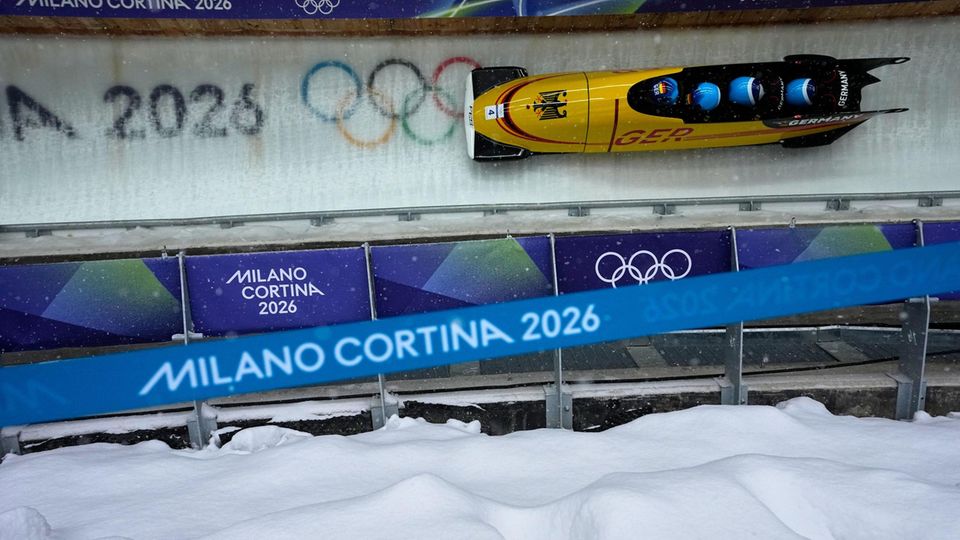 Viererbob im Eiskanal von Cortina