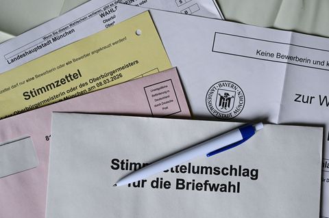 In der Gemeinde Bischberg im Landkreis Bamberg sind kurz vor der Kommunalwahl mit den Briefwahlunterlagen falsche Stimmzettel ve
