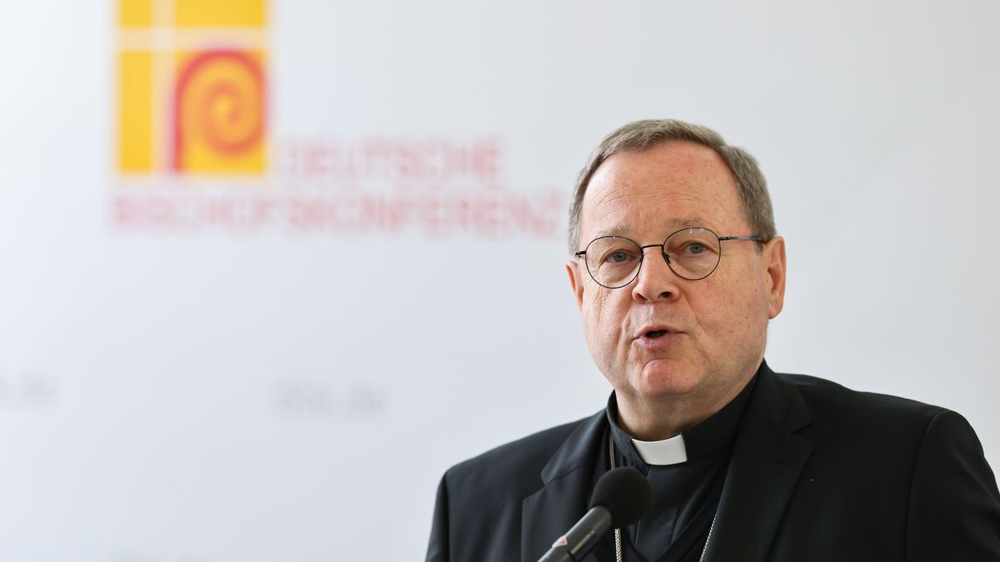 Der scheidende Vorsitzende der DeutschenBischofskonferenz, Georg Bätzing, hat die AfD scharf kritisiert. Foto: Daniel Löb/dpa