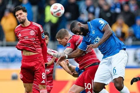 Jordy de Wijs (l) fällt bei Fortuna Düsseldorf vorerst verletzt aus. Foto: Uwe Anspach/dpa