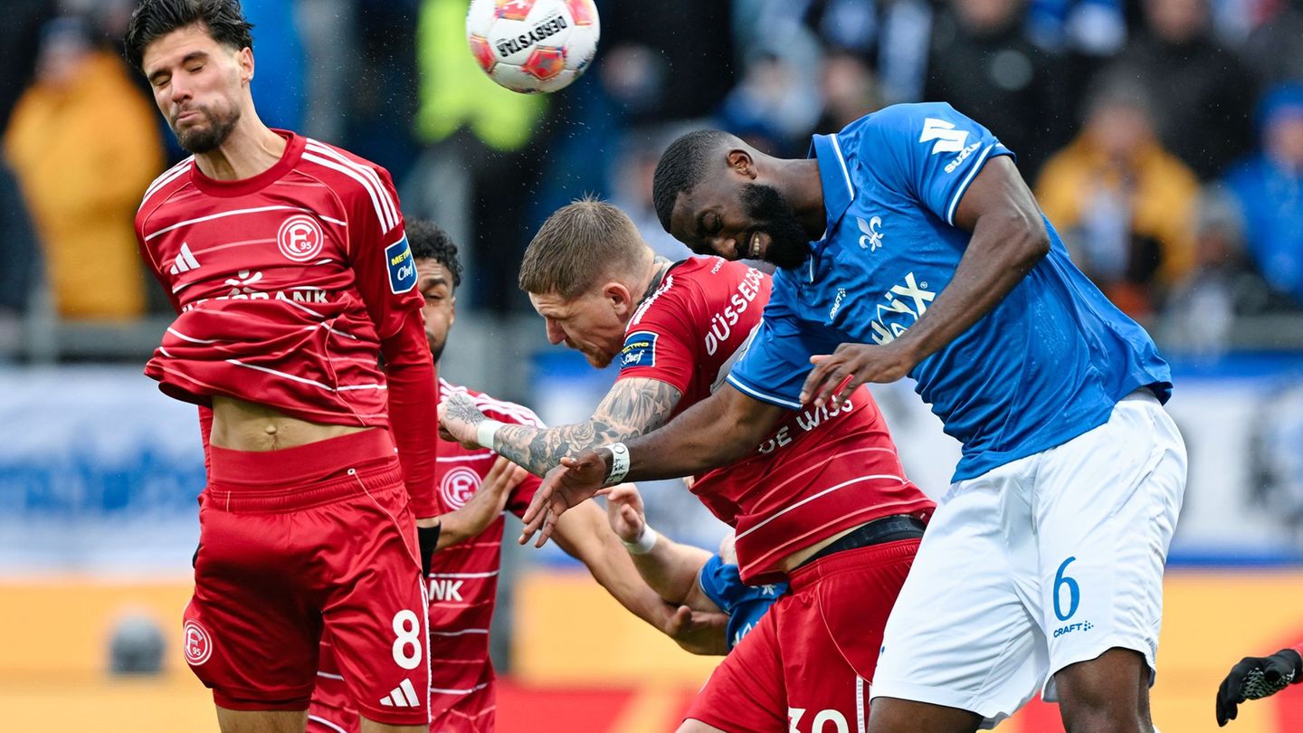 Jordy de Wijs (l) fällt bei Fortuna Düsseldorf vorerst verletzt aus. Foto: Uwe Anspach/dpa