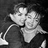 Liza Minnelli nach der Premiere von „Flora The Red Menace“ mit ihrer Mutter