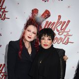 Liza Minnelli mit Gesangspartnerin Cyndi Lauper