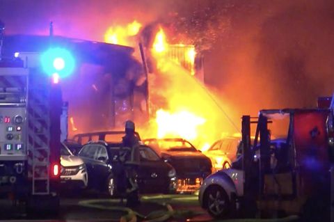 Riesige Rauchwolke zieht über Essen