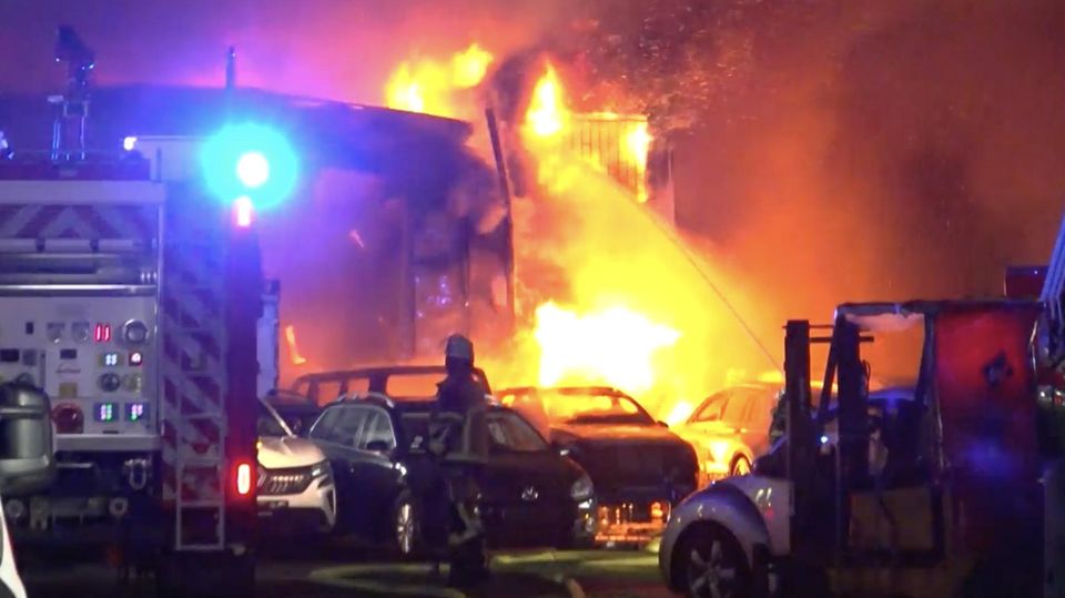 Riesige Rauchwolke zieht über Essen