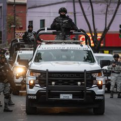 Mitglieder der Spezialeinheiten der Nationalgarde vor der Fiscalia General de la Republica in Mexiko Stadt