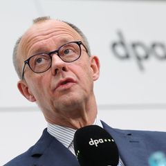 Ein Jahr nach der Bundestagswahl zieht der Kanzler Bilanz. Foto: Christian Charisius/dpa