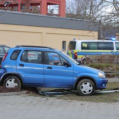 Eine Seniorin hat beim Ausparken zwei Fußgänger überrollt. Foto: Bodo Schackow/dpa