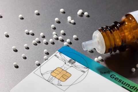 Globulis liegen auf der Karte einer Krankenversicherung