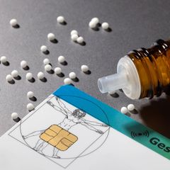 Globulis liegen auf der Karte einer Krankenversicherung