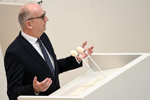 Brandenburgs Ministerpräsident Dietmar Woidke (SPD) hält die Lage der Bevölkerung in der Ukraine für zunehmend schwierig (Archiv