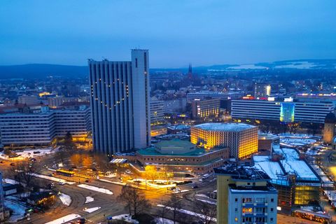 Das Chemnitzer Congress Hotel prägt seit den 1970er Jahren das Stadtbild. Doch hat das rund 100 Meter hohe Gebäude eine Zukunft