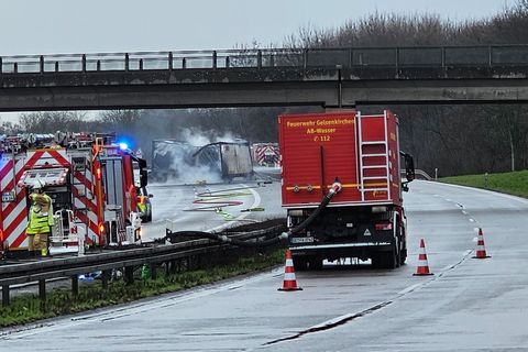 Der Lkw-Fahrer starb. Foto: Markus Gayk/dpa