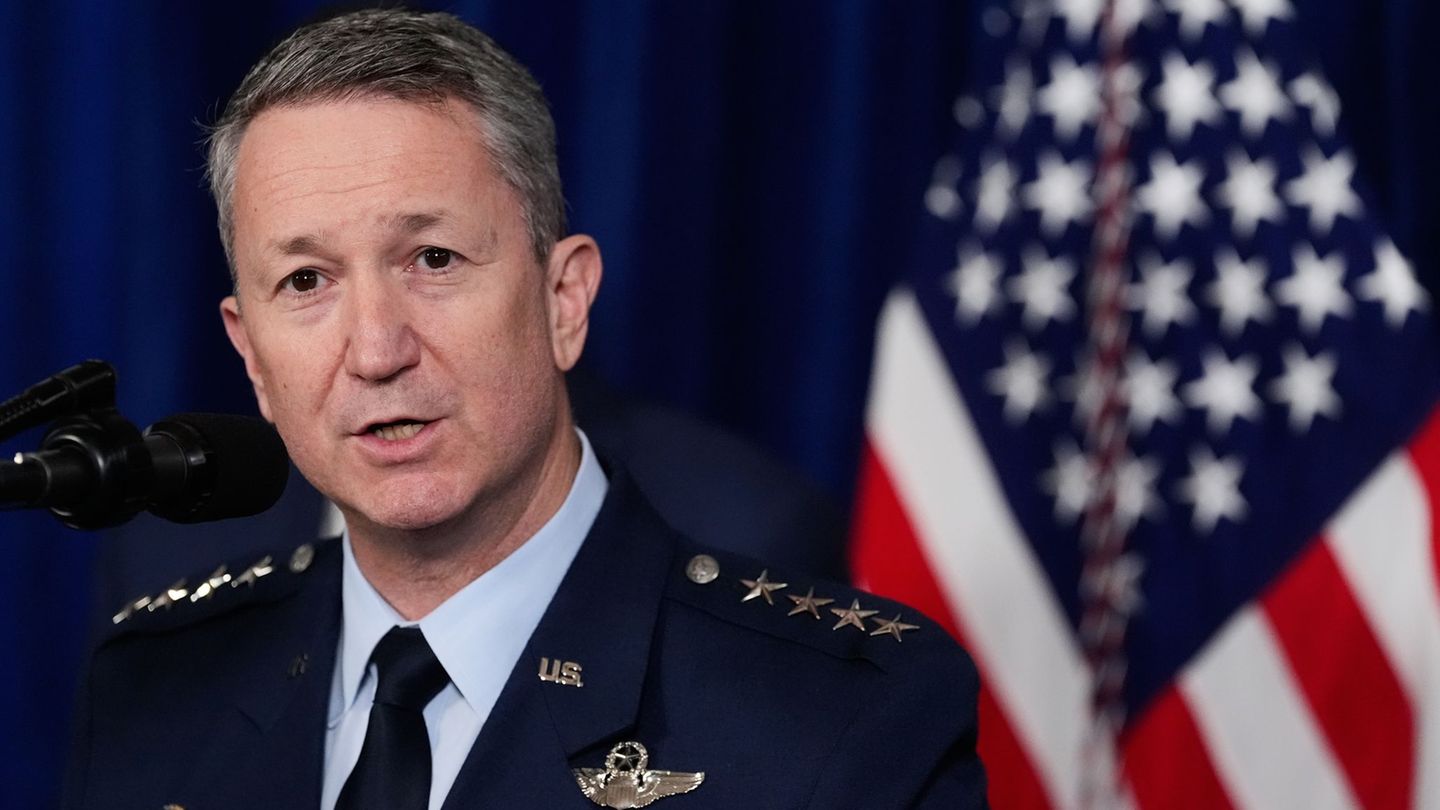 US-Generalstabschef Caine soll US-Präsident Trump laut Medienberichten vor möglichen Risiken eines Militäreinsatzes im Iran gewa