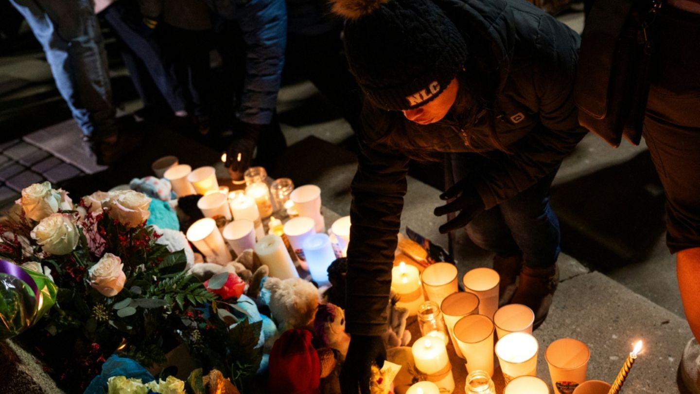 Mahnwache für die Opfer des Schusswaffenangriffs in Kanada