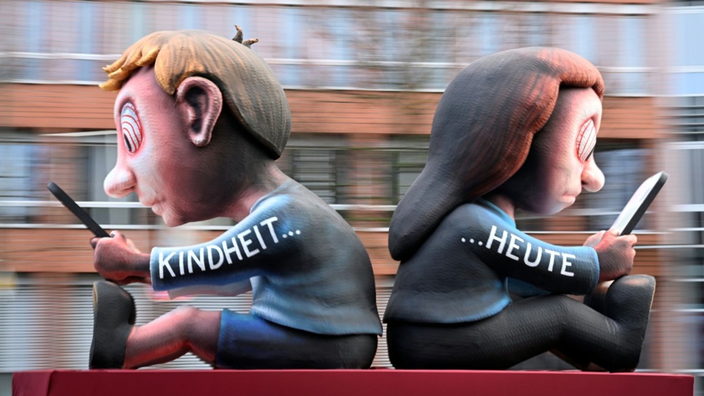 Karnevalswagen am Rosenmontag in Düsseldorf