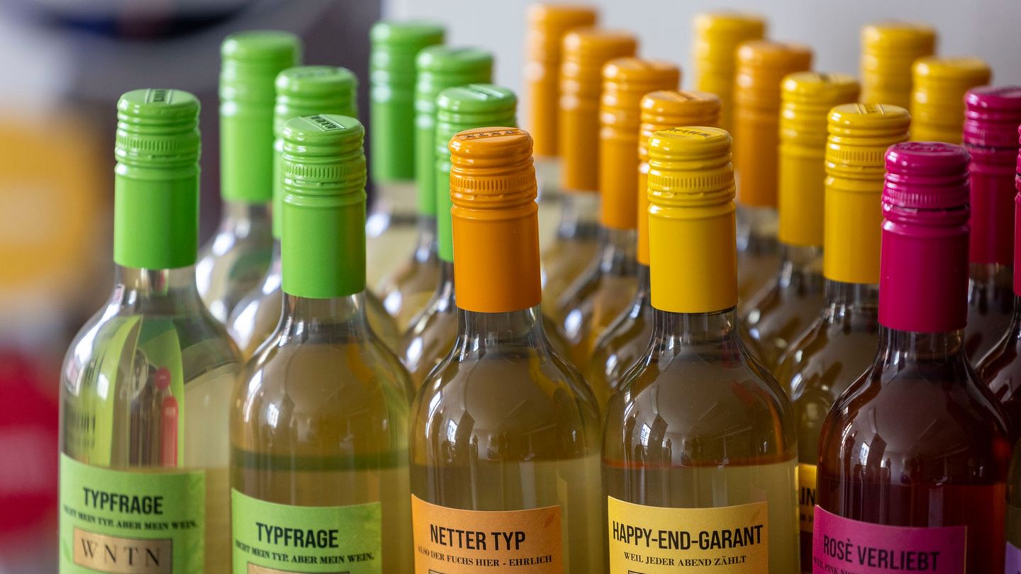 Winzer suchen auch bei der Verpackung nach neuen Wegen. Foto: Helmut Fricke/dpa