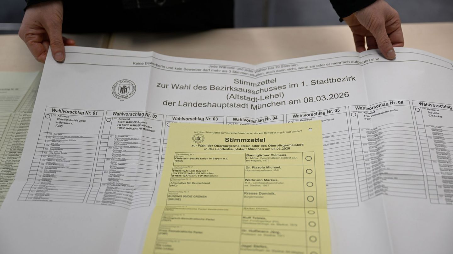 Zu Hause lässt sich der Stimmzettel in aller Ruhe studieren. (Archivbild) Foto: Felix Hörhager/dpa