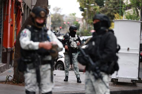 Mitglieder der Nationalgarde vor der Sonderstaatsanwaltschaft für organisierte Kriminalität in Mexiko-Stadt