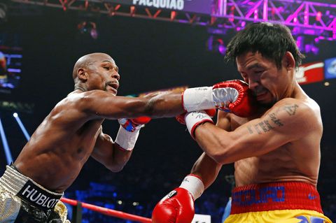 Im Juni 2015 flogen erstmals die Fäuste zwischen Floyd Mayweather (l) und Manny Pacquiao. (Archivbild) Foto: John Locher/AP/dpa