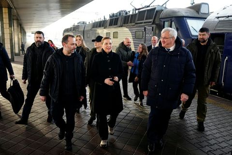 Mette Frederiksen nach ihrer Ankunft in Kiew