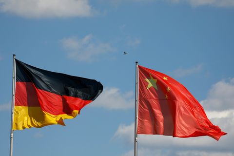 Deutsche und chinesische Flagge