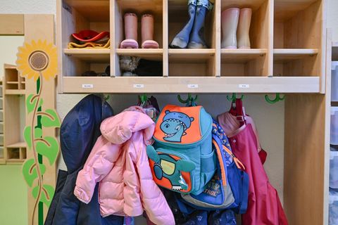 In Sachsens Kitas werden deutlich weniger Kinder betreut. (Symbolbild) Foto: Patrick Pleul/dpa