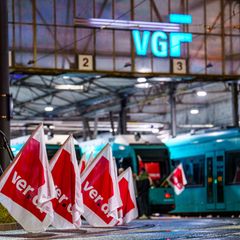 Im ÖPNV wird es wieder zu starken Behinderungen kommen. Foto: Andreas Arnold/dpa