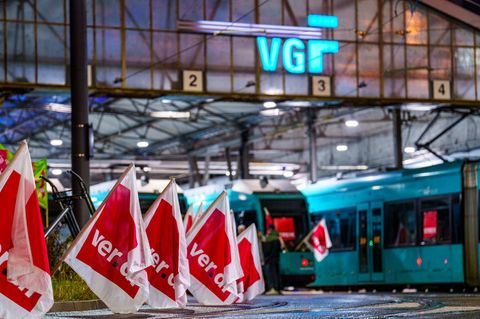 Im ÖPNV wird es wieder zu starken Behinderungen kommen. Foto: Andreas Arnold/dpa