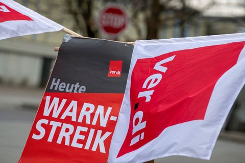 Busse, Straßen- und U-Bahnen bleiben am Freitag und Samstag in vielen bayerischen Städten stehen. (Archivbild) Foto: Stefan Puch