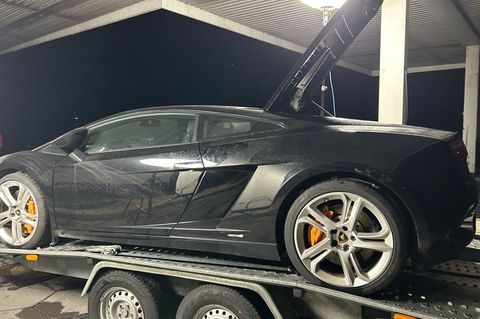 Die Autos kamen häufig aus der Schweiz und sollten nach Osteuropa gebracht werden. Foto: -/Zoll/CCBY/dpa