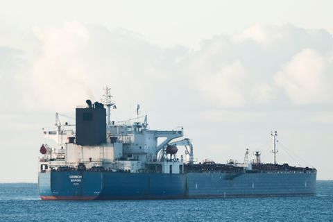 Mutmaßlicher Tanker der russischen Schattenflotte