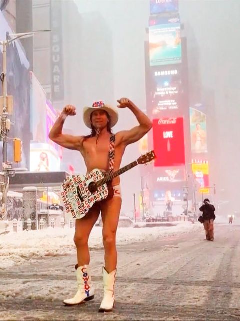 Halbnackter Mann auf Times Square