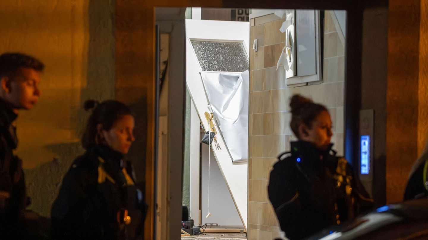 Nach der Explosion ermittelt eine Mordkommission. Foto: Max Lametz/dpa