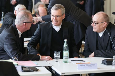Der Hildesheimer Bischof Heiner Wilmer ist zum Vorsitzenden der Deutschen Bischofskonferenz gewählt worden. Foto: Daniel Löb/dpa