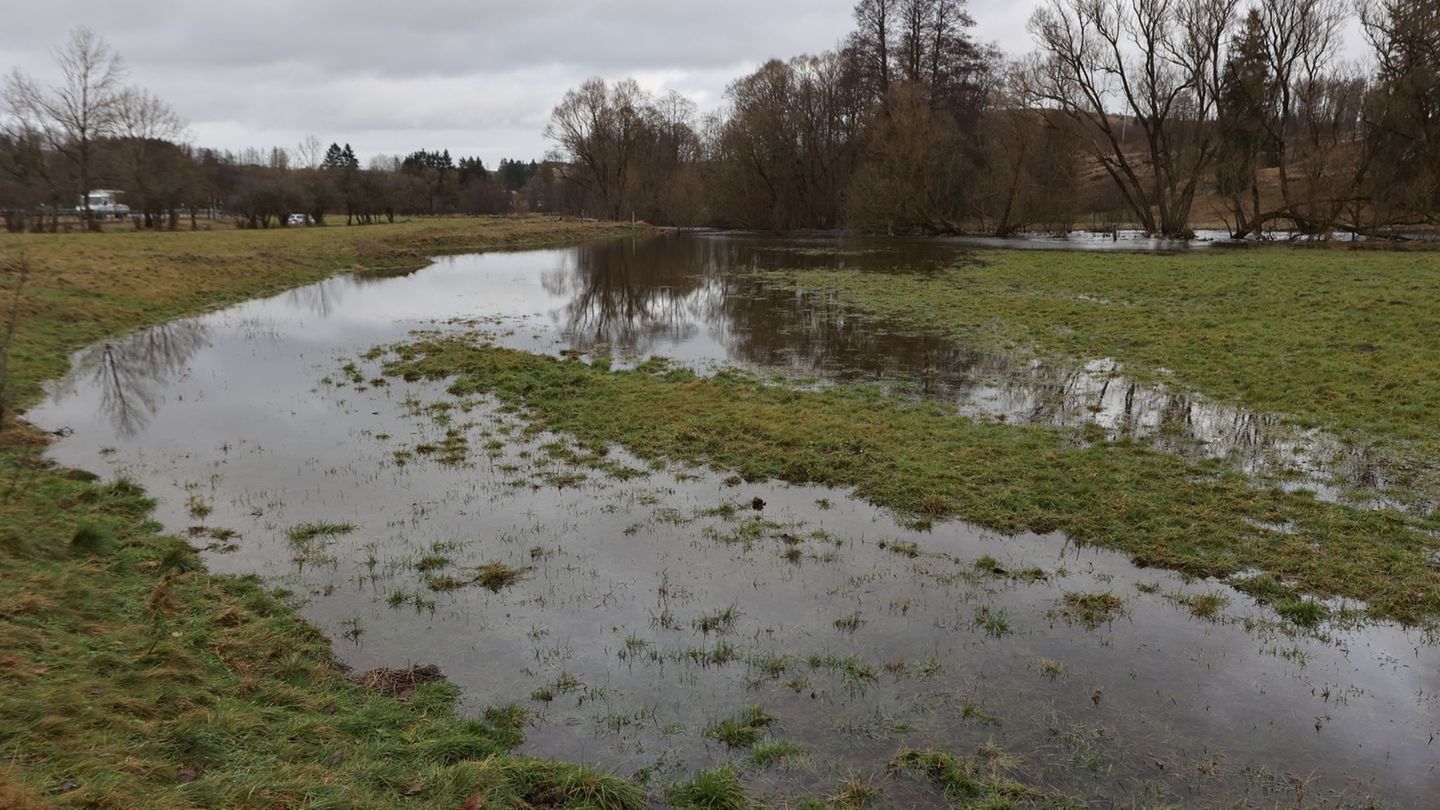 Im Dezember 2023 waren Wiesenflächen im Oberharz bei Tanne überspült, die Warme Bode hatte die Meldegrenze überschritten. (Archi