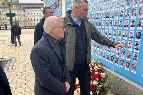 Anfang 2024 war Tschentscher als erster deutscher Länder-Regierungschef nach dem russischen Angriff in Kiew. (Archivbild) Foto: