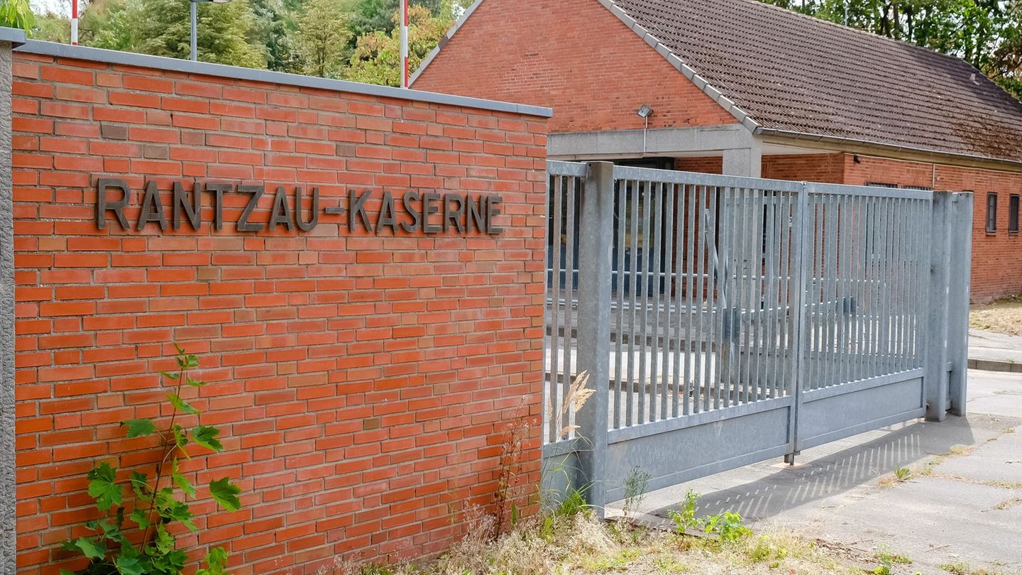 Weil die Bundeswehr die alte Rantzau-Kaserne in Boostedt möglicherweise wieder selbst nutzen will, stehen die Pläne des Landes i