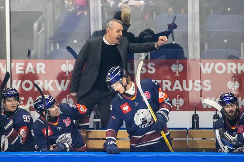 Trainer Serge Aubin und die Eisbären Berlin müssen in der DEL um die direkte Viertelfinal-Qualifikation kämpfen. Foto: Andreas G