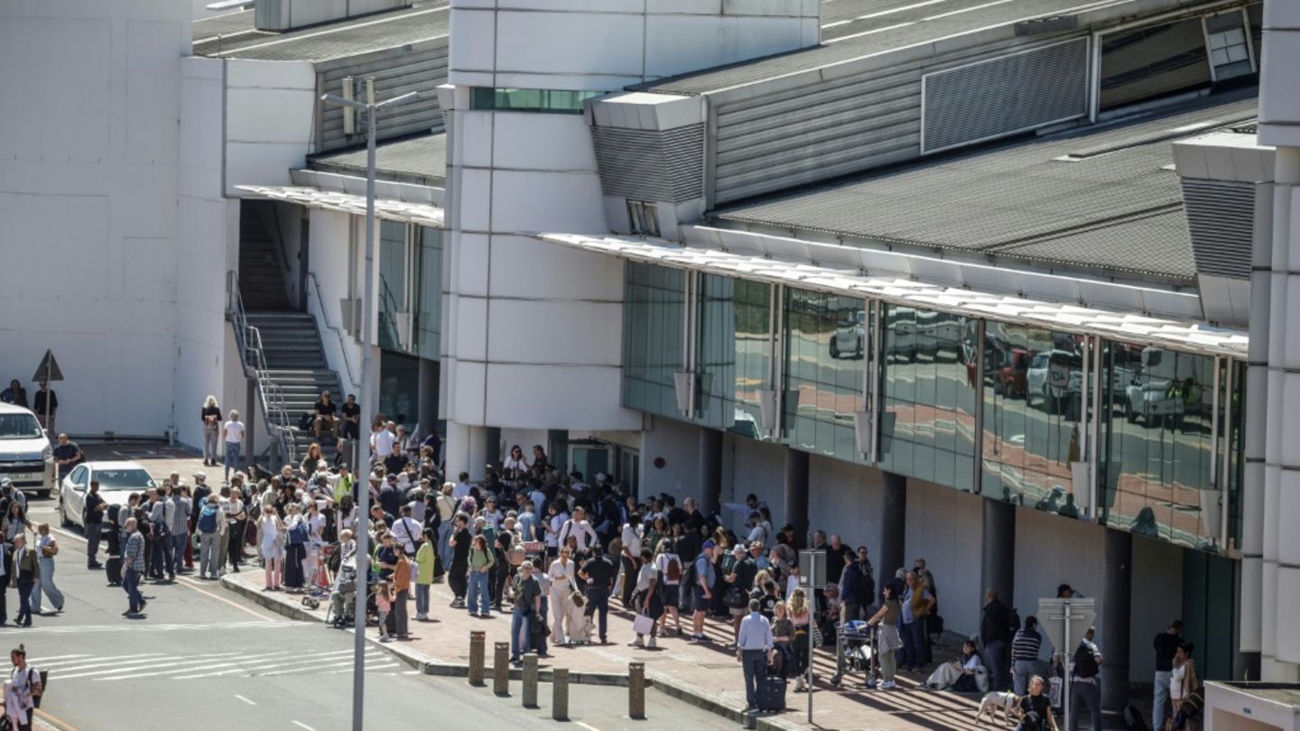 Feuer am Flughafen Kapstadt - Internationale Flüge beeinträchtigt