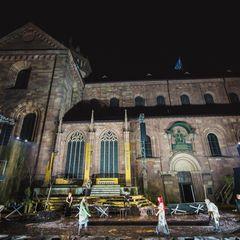 Die Nibelungenfestspiele finden auf einer Bühne vor dem Dom statt in Worms statt und sind Teil des Kultursommers. (Archivfoto) F