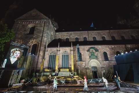 Die Nibelungenfestspiele finden auf einer Bühne vor dem Dom statt in Worms statt und sind Teil des Kultursommers. (Archivfoto) F