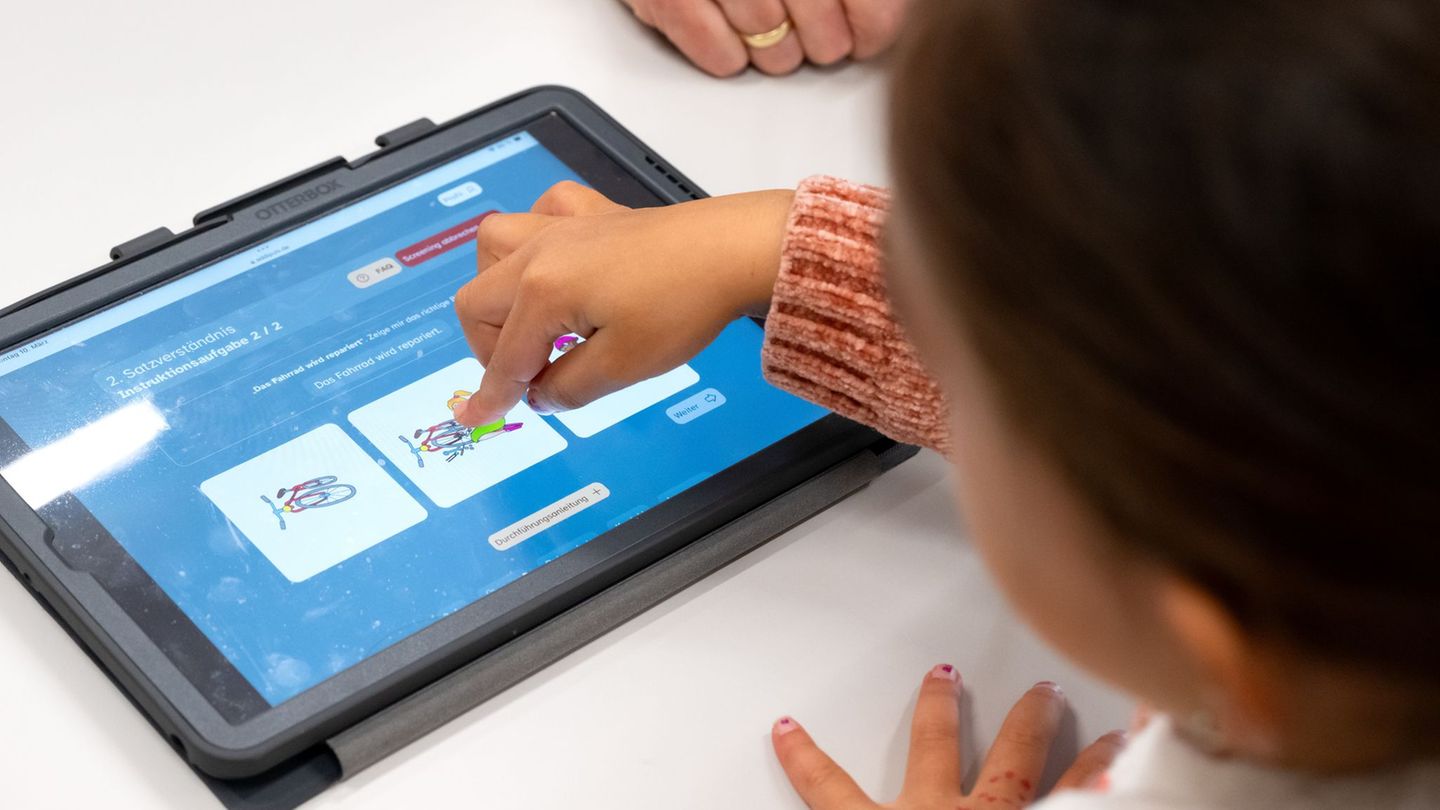 Im Saarland soll mit einer App festgestellt werden, wie gut ein Kind Deutsch kann. (Archivbild) Foto: Peter Kneffel/dpa
